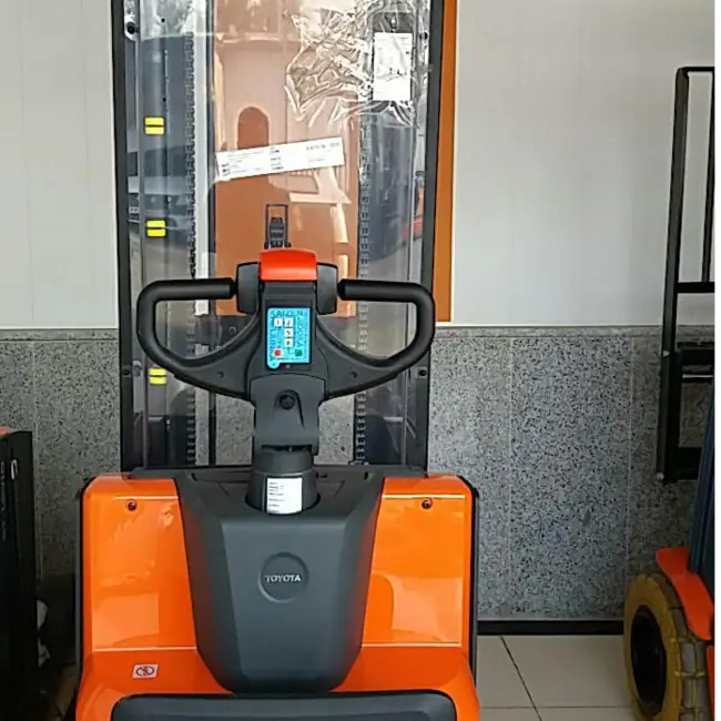 تصویر شاخص  اجاره استاکر برقی 